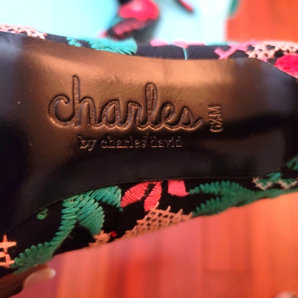 Charles by Charles David - Picture 5 of 6